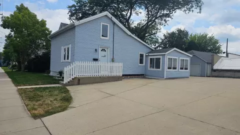 29 E State, Hartford, WI 53027