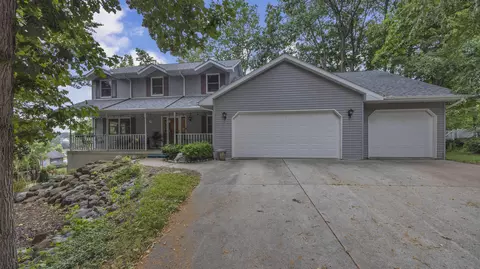 414 Bittersweet, Plymouth, WI 53073