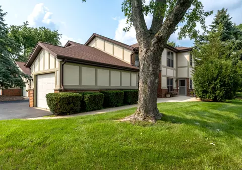 8110 S Forest Hls, Franklin, WI 53132
