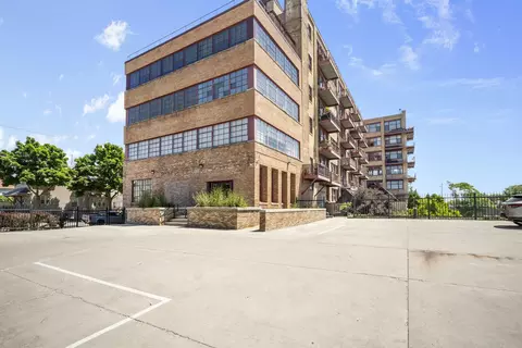 215 W Maple #311, Milwaukee, WI 53204