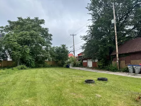 4320 W Garfield, Milwaukee, WI 53208