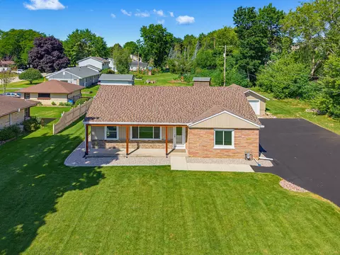 w240n6309 Maple, Sussex, WI 53089