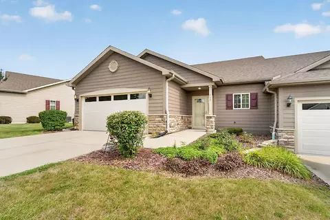 112 Walnut Rdg #17, Union Grove, WI 53182