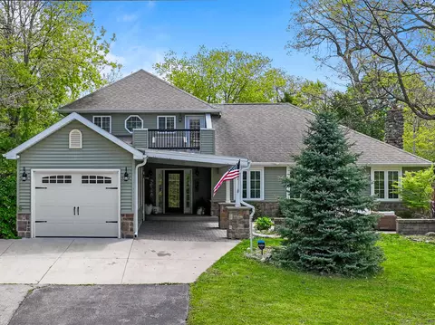 1069 Sauganash, Fontana, WI 53125