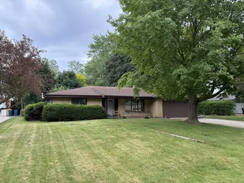 8414 S Verdev, Oak Creek, WI 53154