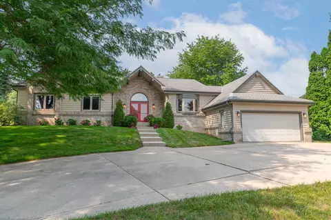 16520 W Heatherly, New Berlin, WI 53151