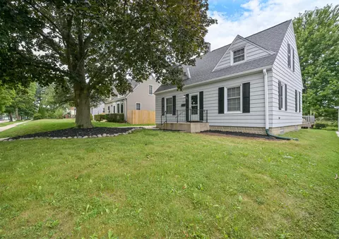 2563 S 99th, West Allis, WI 53227