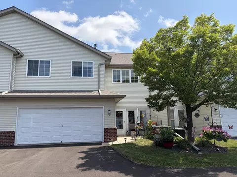 2412 Fox Riv #H, Waukesha, WI 53189