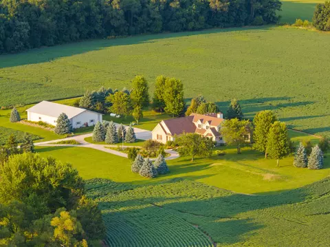 n5024 Town Line Road, Spring Prairie, WI 53121