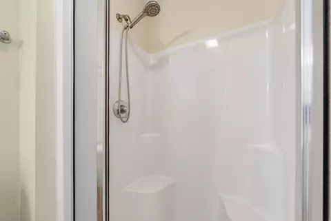 Bath - 2215 Circle Rdg #B, Delafield, WI 53018 photo 2 of 3