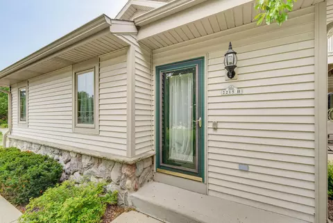 Exterior - 2215 Circle Rdg #B, Delafield, WI 53018 photo 3 of 5