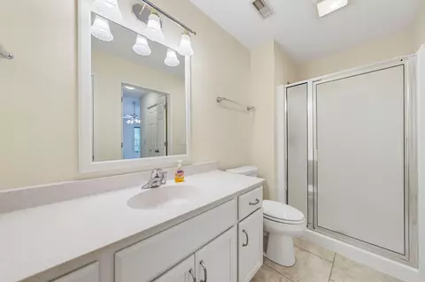 Bath - 2215 Circle Rdg #B, Delafield, WI 53018 photo 1 of 3