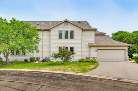 Exterior - 2215 Circle Rdg #B, Delafield, WI 53018 photo 2 of 5