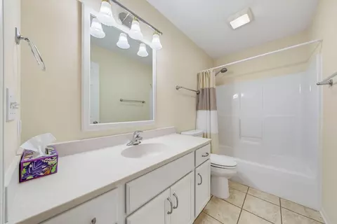 Bath - 2215 Circle Rdg #B, Delafield, WI 53018 photo 3 of 3
