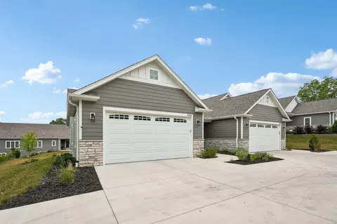 4050 S 124th #201, Greenfield, WI 53228