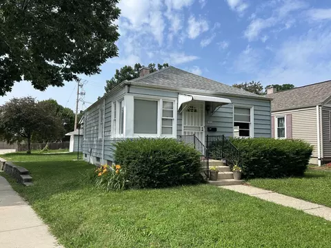1818 E Fernwood, Milwaukee, WI 53207