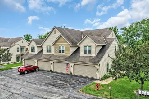 8615 S Stratford #102-16, Oak Creek, WI 53154