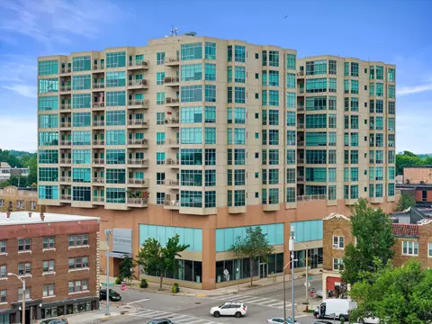 1550 E Royall #1112, Milwaukee, WI 53202