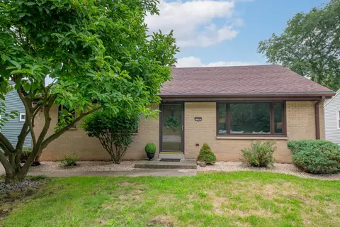 11707 W Oxford, Wauwatosa, WI 53226