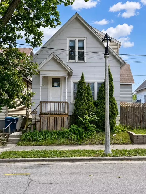 1125 E Clarke, Milwaukee, WI 53212