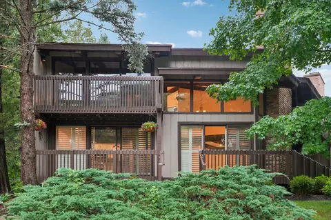 930 Alpine, Fontana, WI 53125