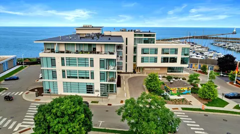 324 N N Lk #203, Port Washington, WI 53074