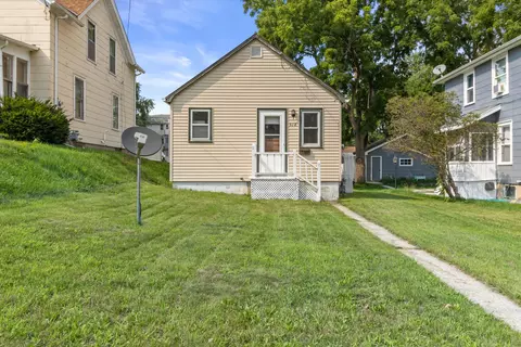 518 E Loos, Hartford, WI 53027