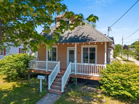 1203 Jackson, Marinette, WI 54143