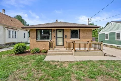 2722 E Denton, Saint Francis, WI 53235