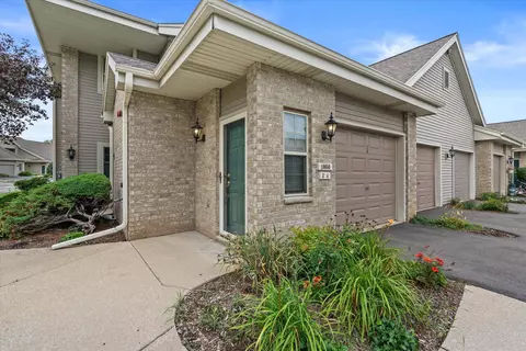 18650 Emerald #E, Brookfield, WI 53045