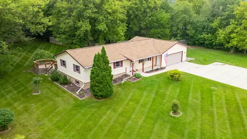 7841 Pathfinder, Farmington, WI 53090