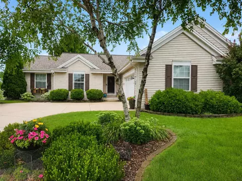 3608 Rivers Xing, Waukesha, WI 53189