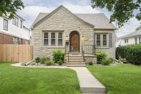 4019 S Kansas, Saint Francis, WI 53235
