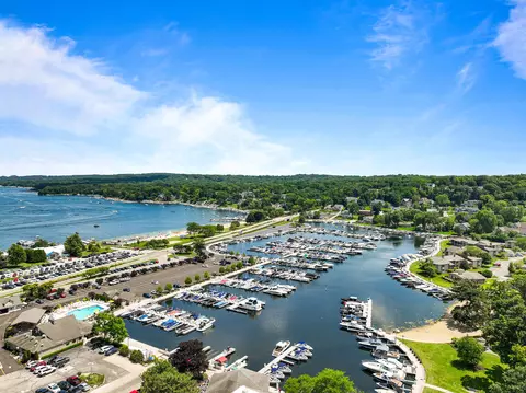 270 Fontana #413, Fontana, WI 53125