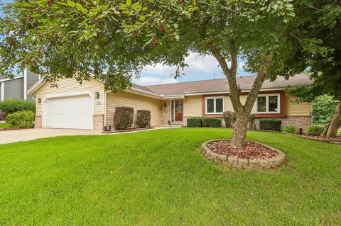w235n6482 Outer Cir, Sussex, WI 53089