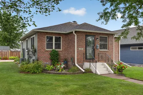 2101 Green Bay, La Crosse, WI 54601