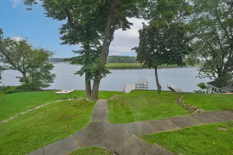 5725 E Peninsula, Waterford, WI 53185