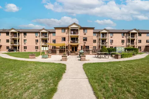 530 N Silverbrook #327, West Bend, WI 53090