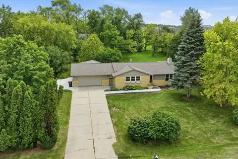 n68w15651 Chateau, Menomonee Falls, WI 53051