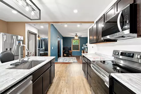 Kitchen - n168w20920 Main, Jackson, WI 53037 photo 4 of 4