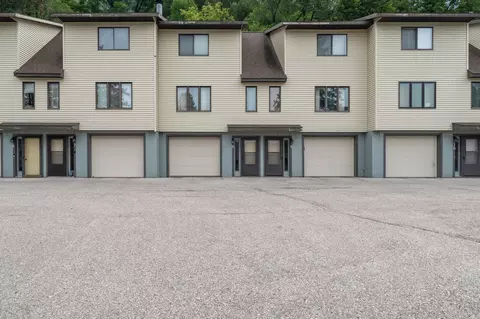 5241 33rd #8, La Crosse, WI 54601