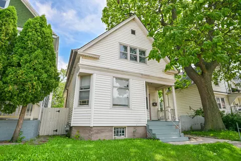 1219 W Windlake, Milwaukee, WI 53215