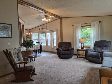 512 Harbor Hts, Waterford, WI 53185