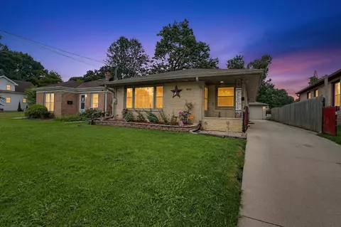 418 Blaine, Racine, WI 53405