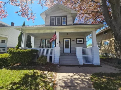 1324 Hayes, Racine, WI 53405