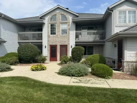 827 Quinlan #C, Pewaukee, WI 53072