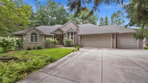 404 Ledgewood, Fond Du Lac, WI 54937