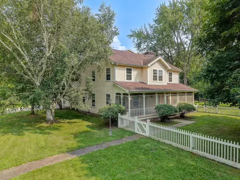324 S Sawyer, Summit, WI 53066