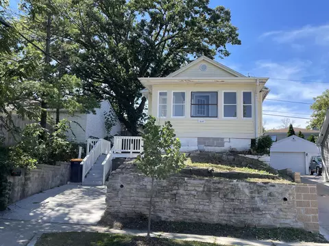 1537 S 94th, West Allis, WI 53214