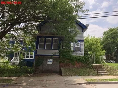 209 E Chambers, Milwaukee, WI 53212